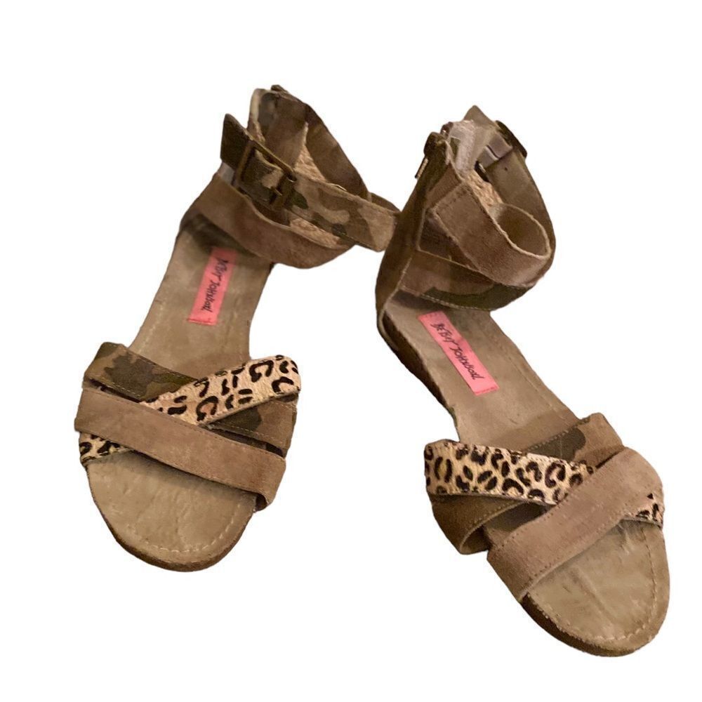 Betsey Johnson Fusion Camo and Cheetah Calf Hair Sandals Size 7.5